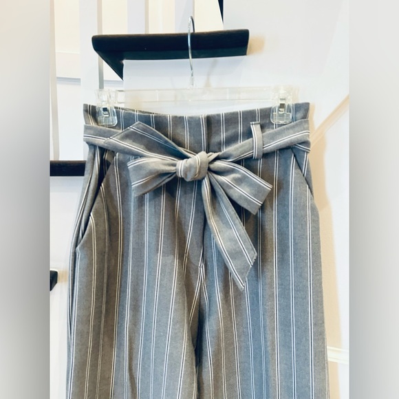 ZARA Wide-Leg, High-Waisted Trousers - Picture 4 of 9